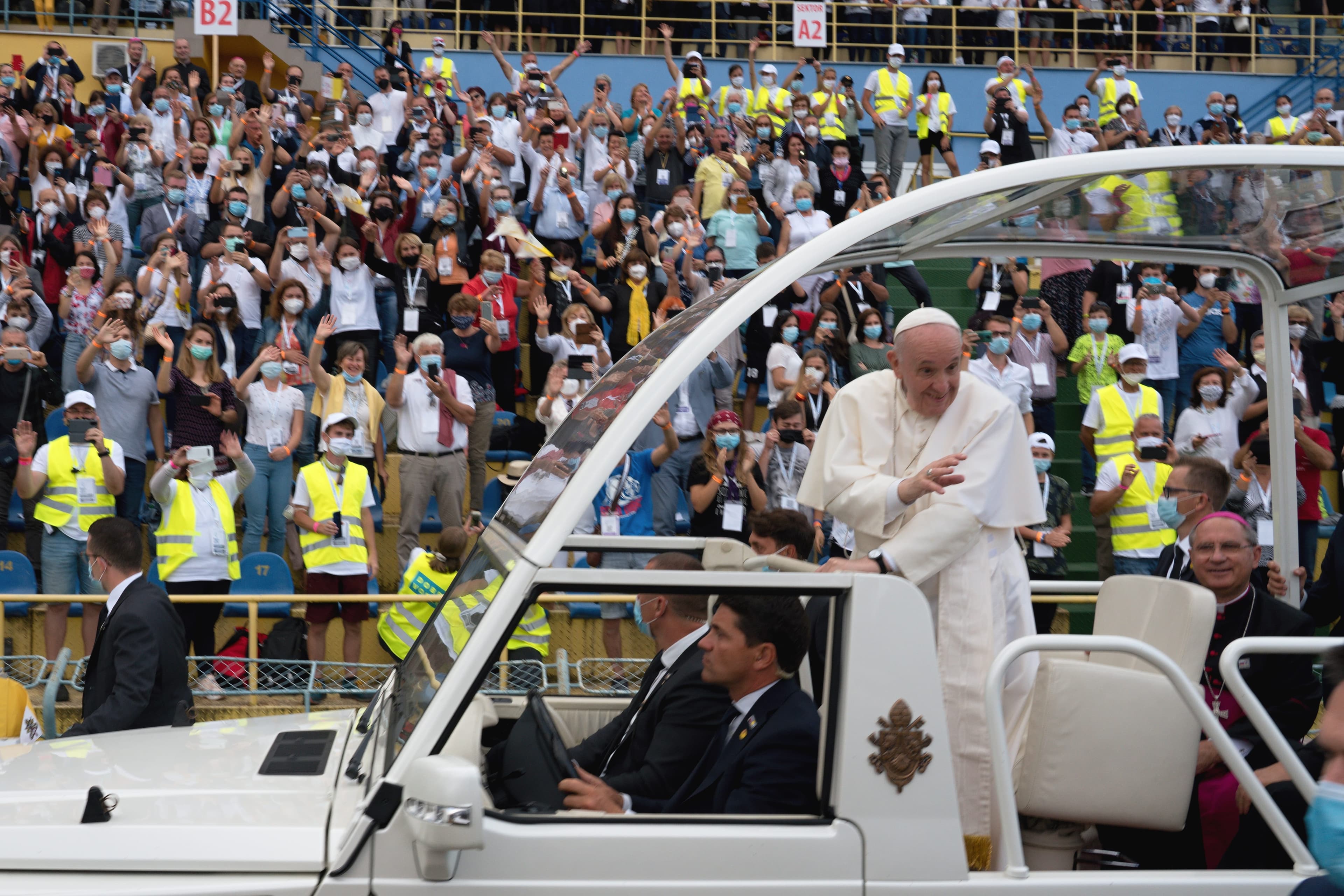 Il mondo piange Papa Francesco: la Lega Serie A rinvia le partite