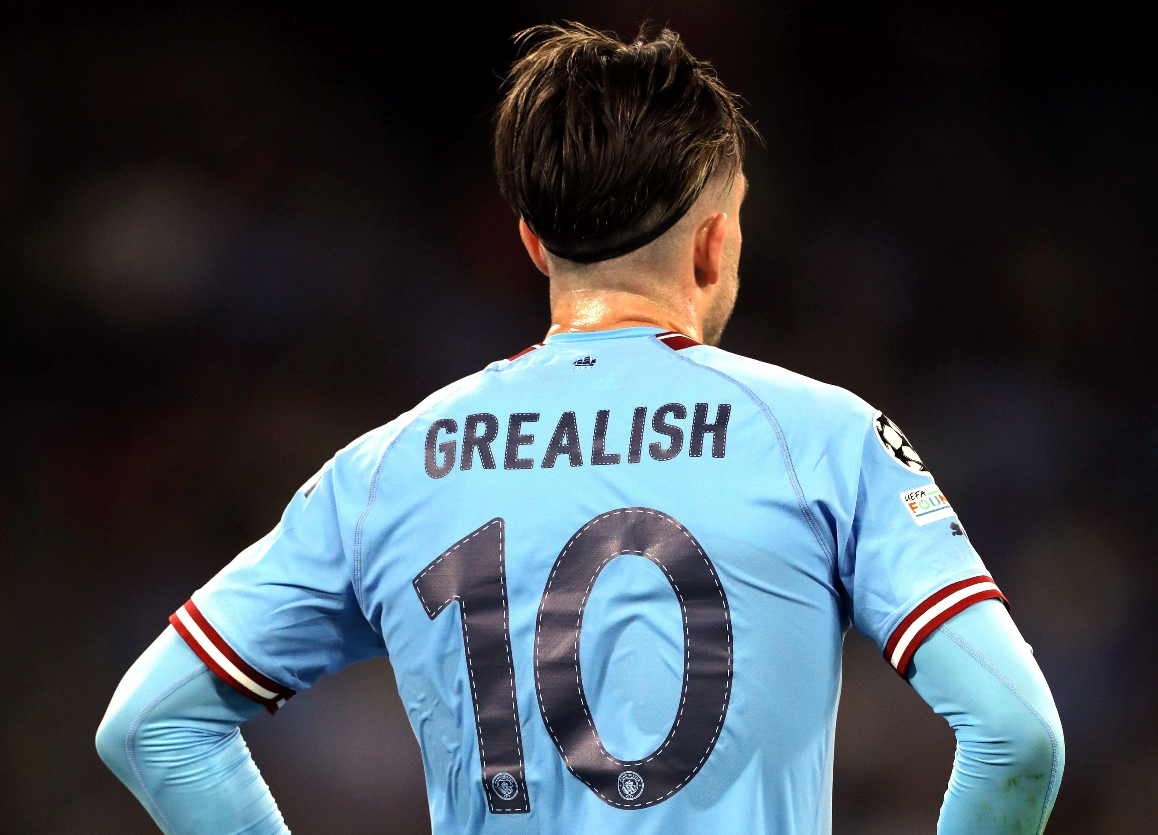 Tifoso del Manchester United ammette uno schiaffo a Grealish: "Sì, sono stato io"