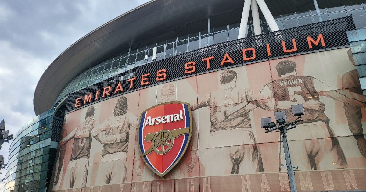 Caos all'Emirates: Thierno Barry denuncia aggressioni, la polizia indaga sulla rissa tra tifosi