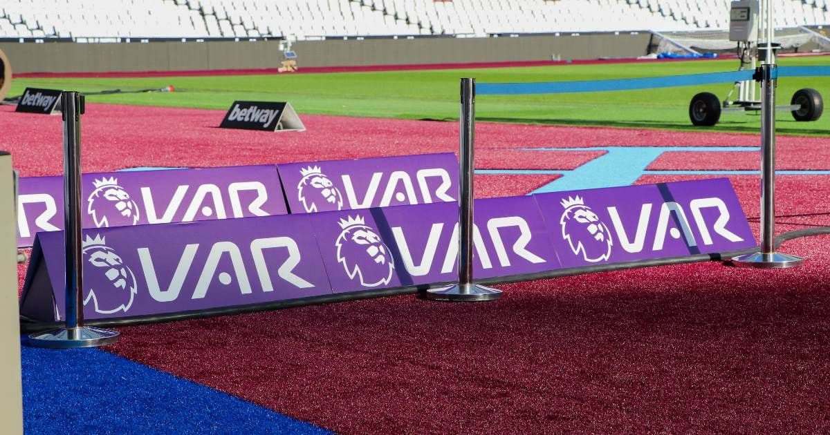 Fallimento VAR: la tecnologia che ha "rotto" il calcio e spento le emozioni