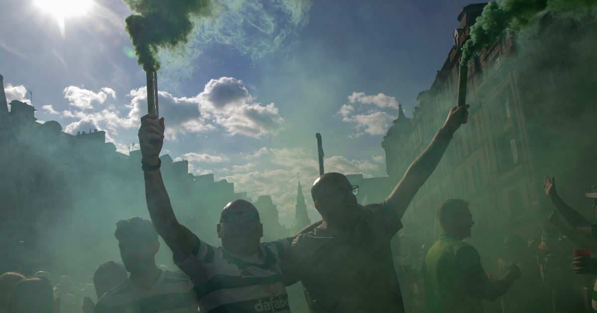 Follia a Glasgow dopo il titolo del Celtic: scontri, quattordici arresti e due poliziotti gravi