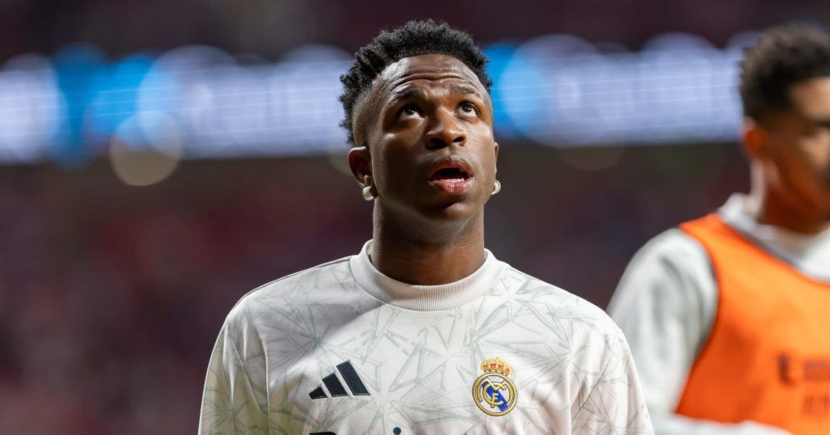 Vinicius contro gli arbitri dopo il rosso: “Che mafia, che vergogna”. Ora rischia il Clásico