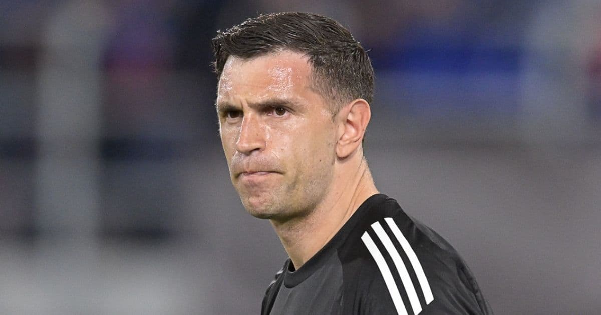 Infortunio per Emiliano Martínez: operazione alla mascella e stop di alcune settimane